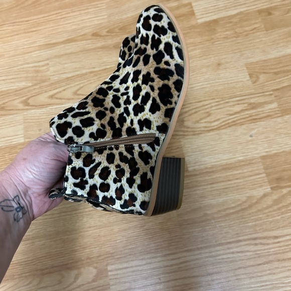 Boots - Picture 4 of 5